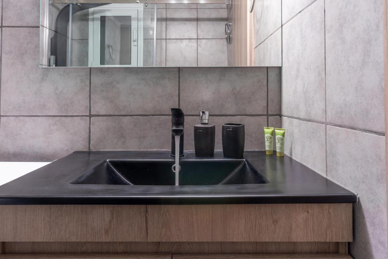 Luxury Apartment Overlooking The Citadel Of Tsakas 아테네 외부 사진